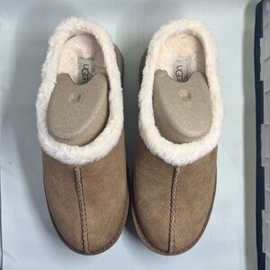 NEW Ugg Women’s New Heights Cozy Clog